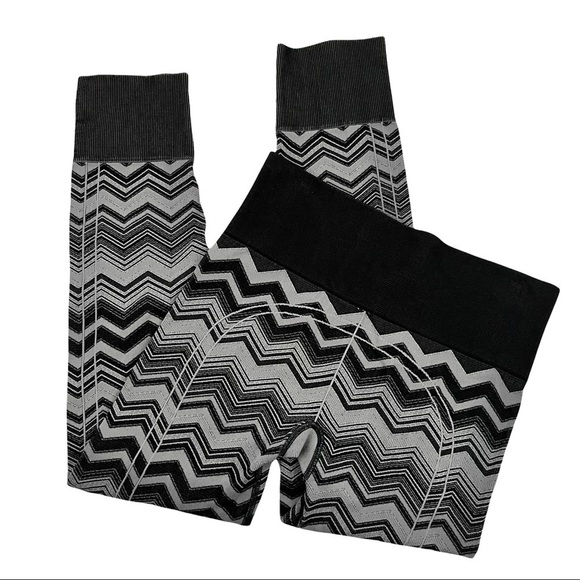 LULULEMON Ebb to Street Seamless Cropped 26" Leggings in black & grey Chevron - Picture 8 of 12